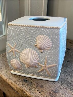VINTAGE TISSUE BOX COVER Ceramic Starfish & Shells Ocean Beach House 3329-S